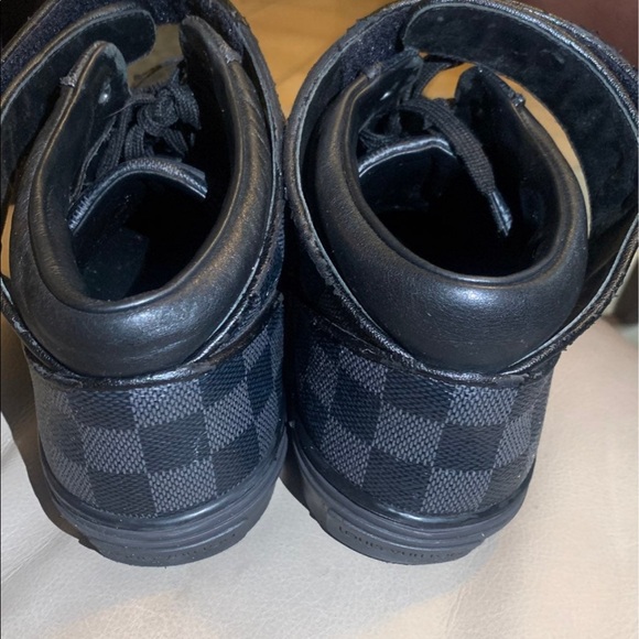Men authentic Louis Vuitton shoe - Picture 3 of 7